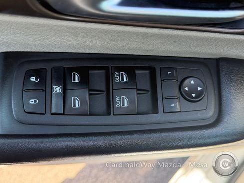 Used 2022 Chrysler Voyager LX FWD image 18