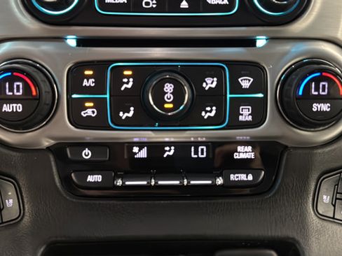 Used 2020 GMC Yukon SLT AWD/4WD image 18