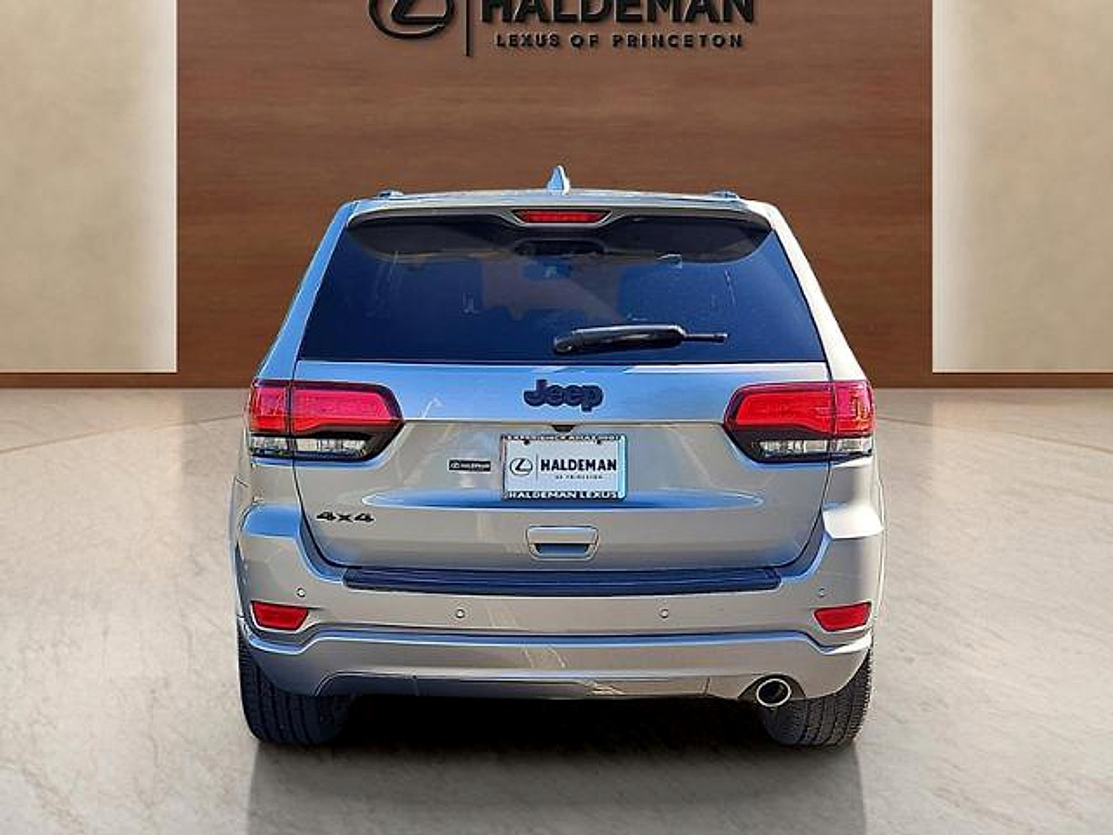 Used 2018 Jeep Grand Cherokee Altitude AWD/4WD image 5