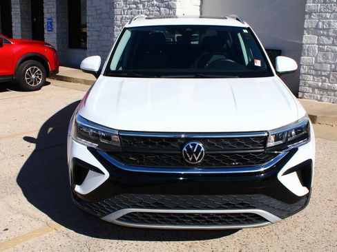 Used 2023 Volkswagen Taos SE image 6
