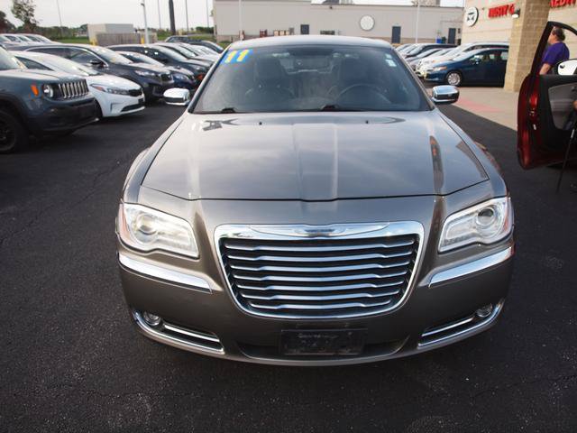 Used 2011 Chrysler 300 Limited RWD image 4