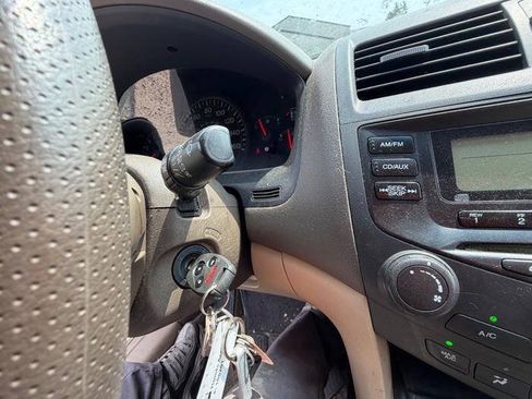 Used 2004 Honda Accord LX image 32
