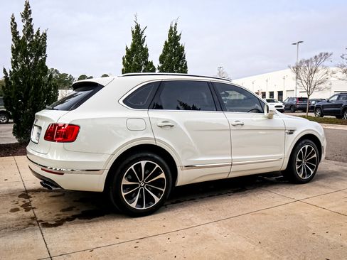 Used 2019 Bentley Bentayga image 11