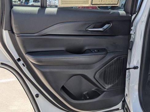 Used 2024 Jeep Grand Cherokee Altitude image 23