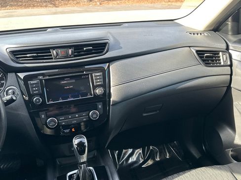 Used 2020 Nissan Rogue SV image 28