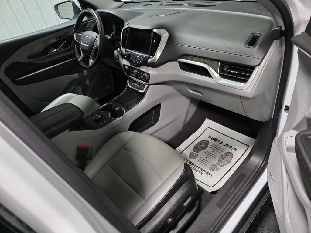 Used 2023 GMC Terrain SLT w/ Infotainment Package II AWD/4WD image 7