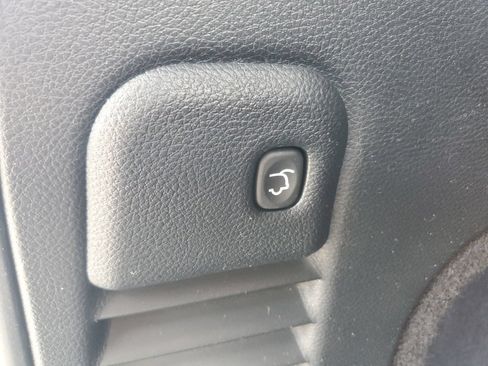 Used 2019 Jeep Grand Cherokee Altitude AWD/4WD image 34