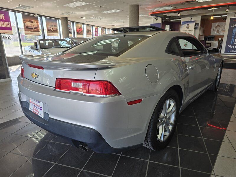 Used 2015 Chevrolet Camaro LT RWD image 4