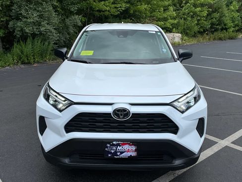 Used 2025 Toyota RAV4 LE AWD/4WD image 8