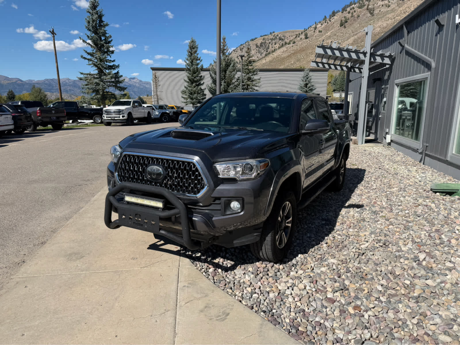 Used 2018 Toyota Tacoma TRD Sport AWD/4WD image 9