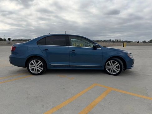 Used 2017 Volkswagen Jetta SEL image 6