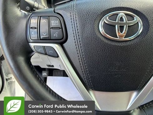 Used 2018 Toyota Highlander XLE AWD/4WD image 18