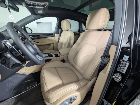 Certified 2026 Porsche Macan AWD/4WD image 5