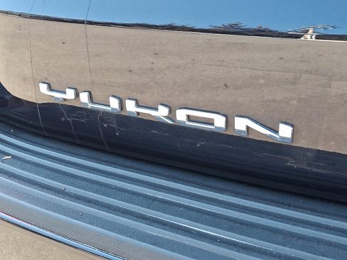 Used 2023 GMC Yukon XL SLT w/ SLT Luxury Package image 31