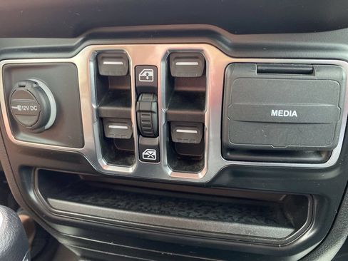 Used 2022 Jeep Wrangler Unlimited Sport AWD/4WD image 31