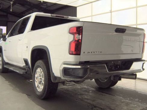 Used 2025 Chevrolet Silverado 2500 LT image 4