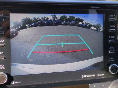 Used 2022 Toyota Highlander XLE image 25