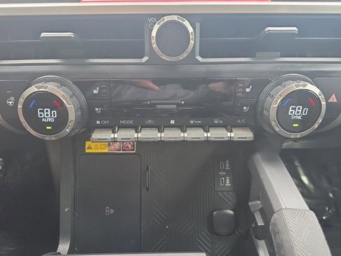 Used 2024 Toyota Tacoma Limited AWD/4WD image 26