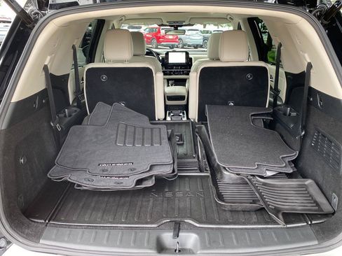 Certified 2023 Nissan Pathfinder SL w/ SL Premium Package AWD/4WD image 9