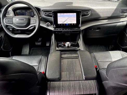 Used 2023 Jeep Wagoneer L Series II AWD/4WD image 16