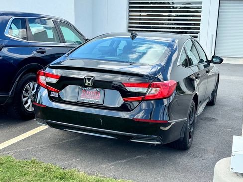 Used 2018 Honda Accord EX image 6