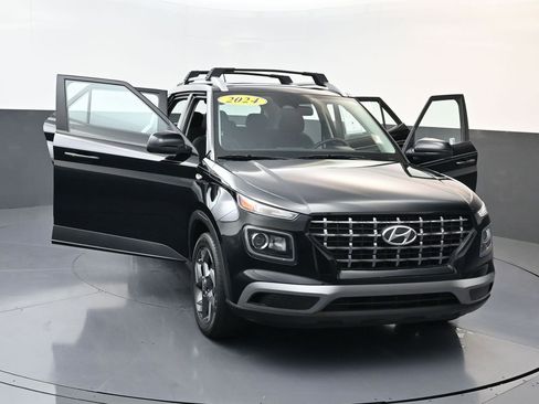 Certified 2024 Hyundai Venue SEL FWD image 31