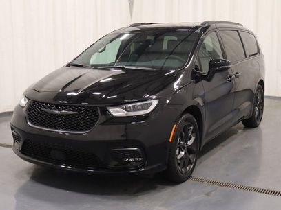 New 2026 Chrysler Pacifica Select w/ S Appearance Package