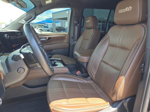 Certified 2025 Chevrolet Tahoe High Country AWD/4WD image 10
