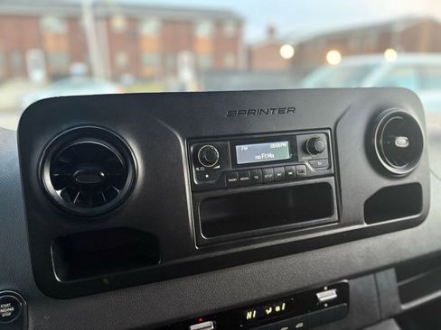 Used 2020 Mercedes-Benz Sprinter 2500 image 32