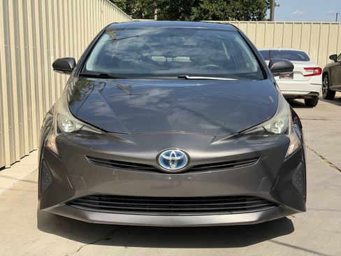 Used 2016 Toyota Prius Two FWD image 2
