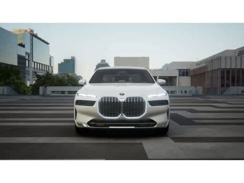 New 2025 BMW i7 xDrive60 w/ Executive Package RWD image 3