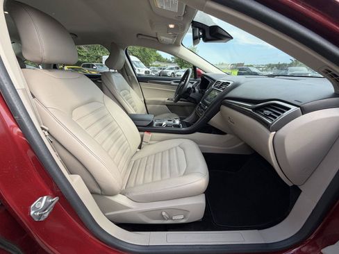 Used 2017 Ford Fusion SE w/ Fusion SE Technology Package FWD image 29