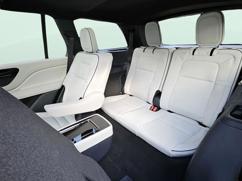 New 2026 Lincoln Aviator Black Label w/ Dynamic Handling Package image 24