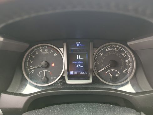 Used 2017 Toyota Tacoma SR5 w/ Tow Package image 11