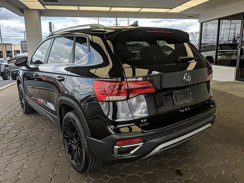 Used 2022 Volkswagen Taos SE w/ Panoramic Sunroof Package image 7