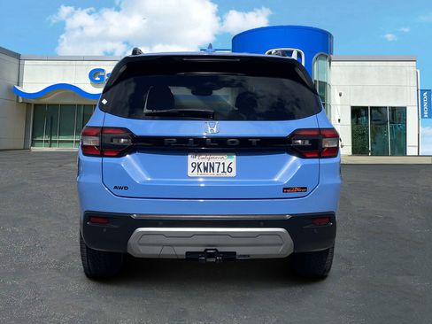 Certified 2024 Honda Pilot TrailSport image 5