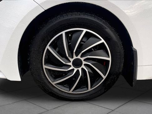 Used 2025 Toyota Corolla LE image 11