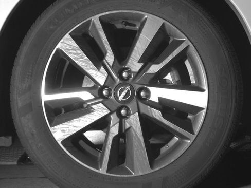 Used 2025 Nissan Versa SV FWD image 13