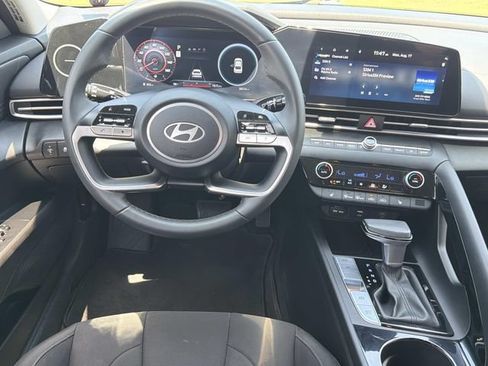 Used 2024 Hyundai Elantra SEL w/ Convenience Package FWD image 25