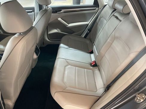 Used 2016 Volkswagen Passat 1.8T SE FWD image 12