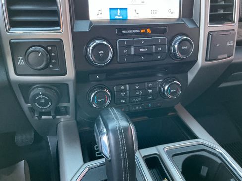 Used 2018 Ford F150 Lariat w/ Max Trailer Tow Package image 12