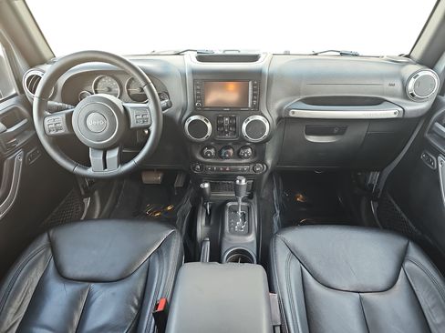 Used 2015 Jeep Wrangler Unlimited Sahara w/ Dual Top Group image 9