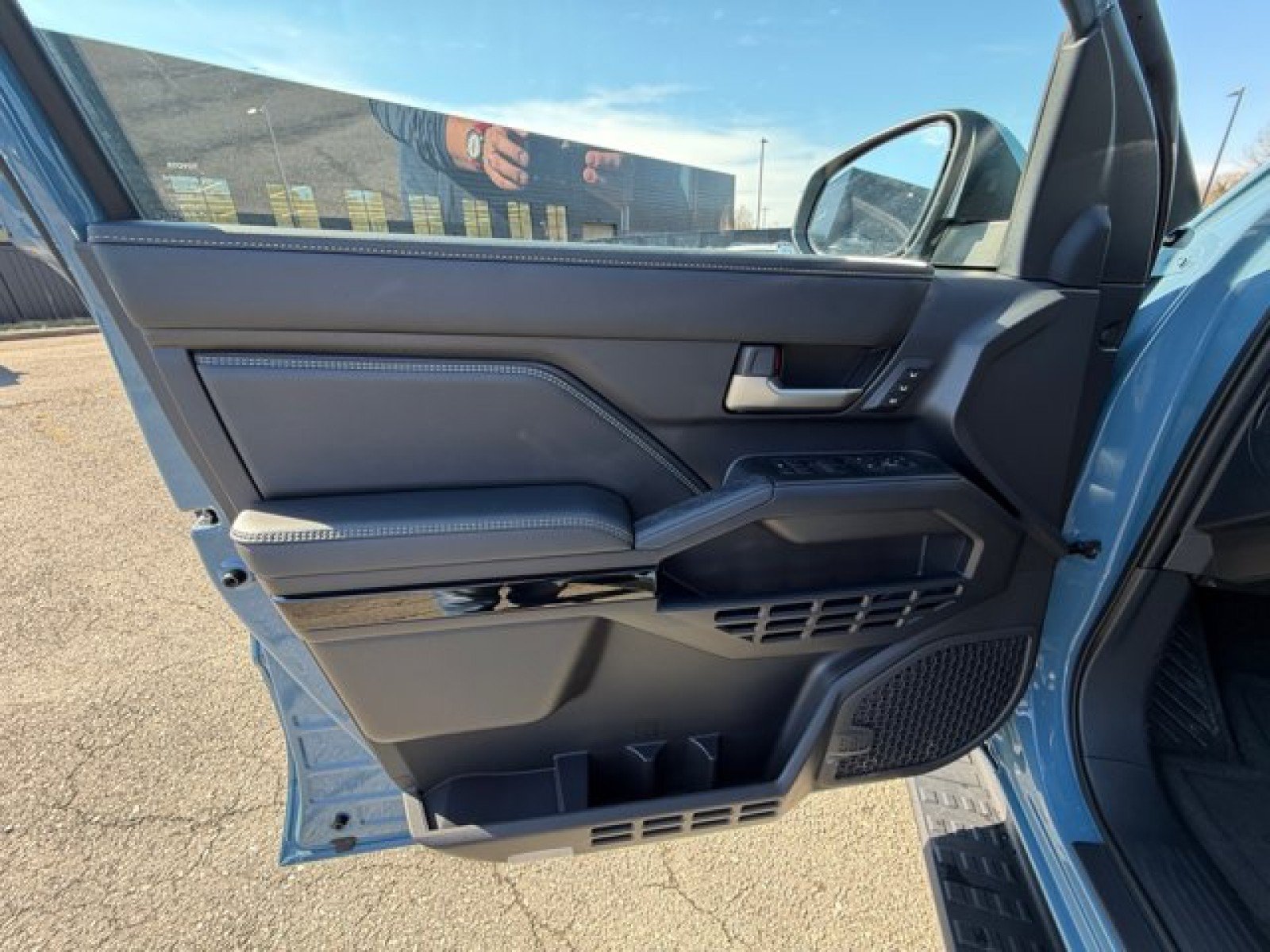 Used 2025 Toyota 4Runner Limited AWD/4WD image 21