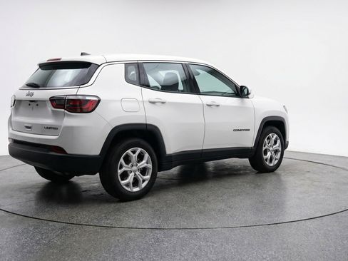 Used 2025 Jeep Compass Latitude AWD/4WD image 9