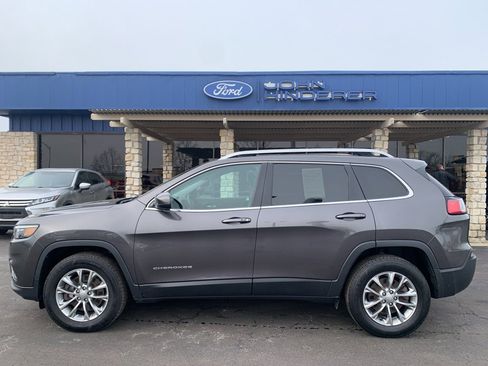 Used 2019 Jeep Cherokee Latitude Plus w/ Comfort/Convenience Group image 6