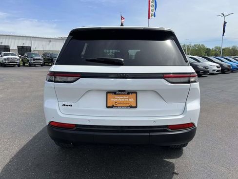 Certified 2024 Jeep Grand Cherokee Altitude AWD/4WD image 6