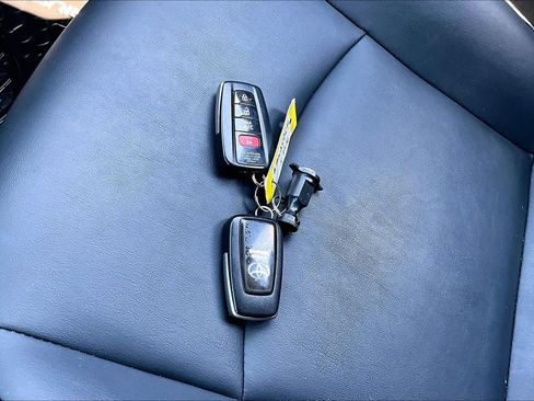 Used 2017 Toyota Prius Prime Advanced FWD image 14