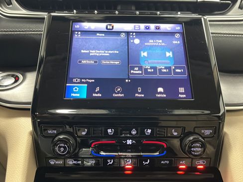 Used 2022 Jeep Grand Cherokee L Limited w/ Luxury Tech Group II AWD/4WD image 17