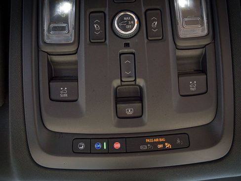Used 2022 Chevrolet Tahoe Premier AWD/4WD image 26