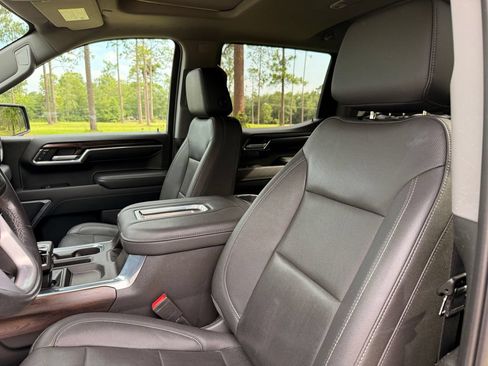 Used 2022 GMC Sierra 1500 SLT w/ SLT Premium Plus Package AWD/4WD image 12